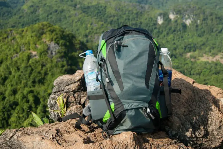 How To Carry Water While Backpacking?